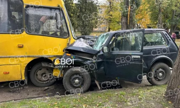 Смертельна аварія у Кривому Розі: легковик зіткнувся з автобусом
