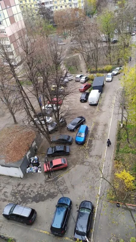 сміття у дворі