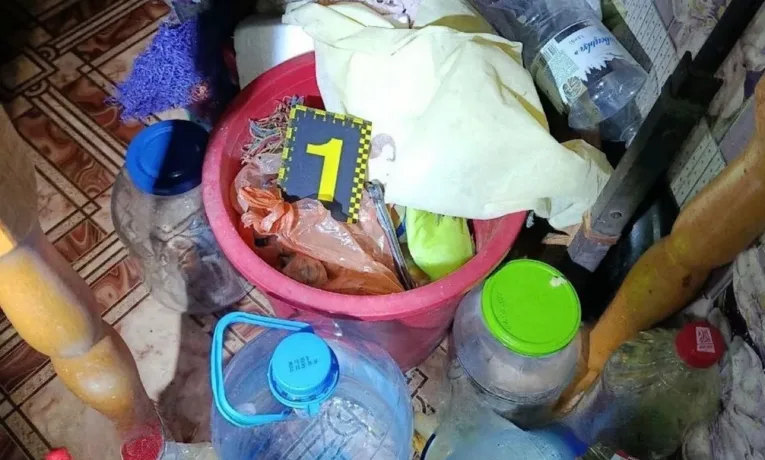 вдарив ножем