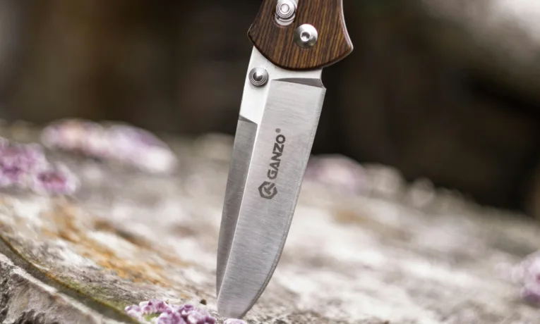 чоловік з ножем