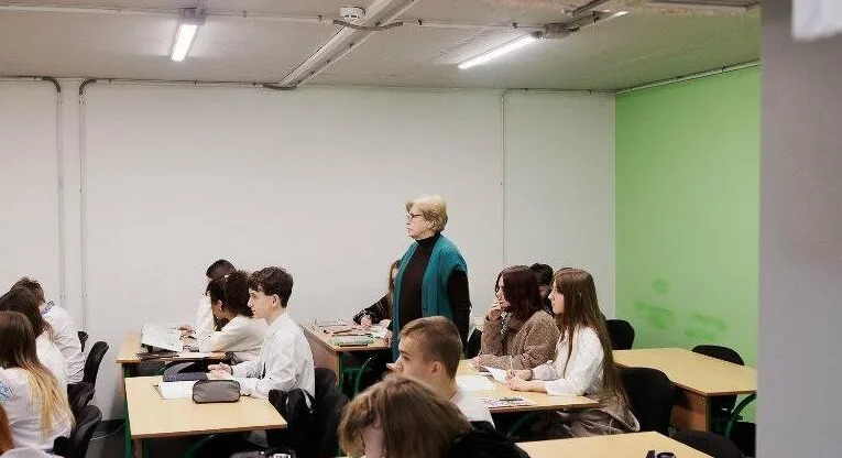 Підземна школа на Дніпропетровщині: 10 класів на глибині третього поверху