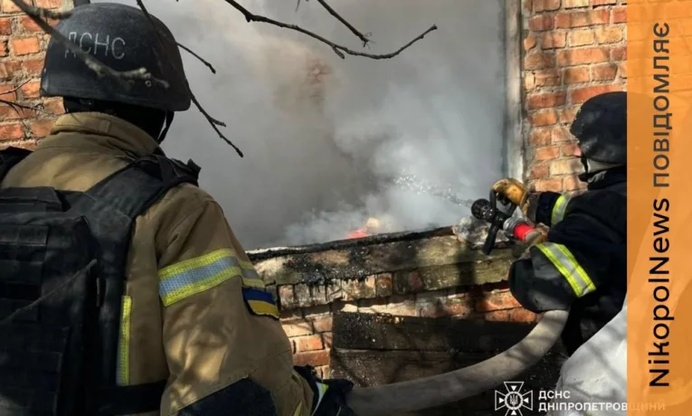 Наслідки обстрілів Дніпропетровщини 23 березня: рятувальники врятували 2 людей