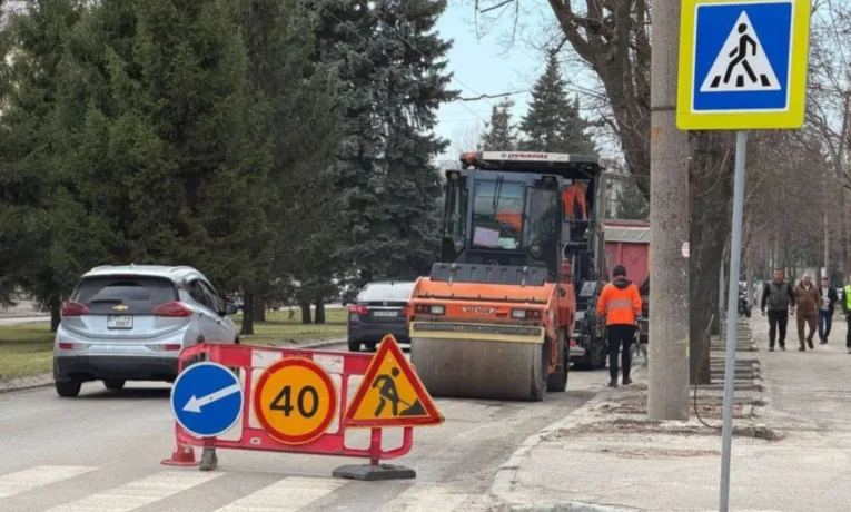 Відремонтували 50 тис. кв. м: як ліквідують ямковість на дорогах Дніпра