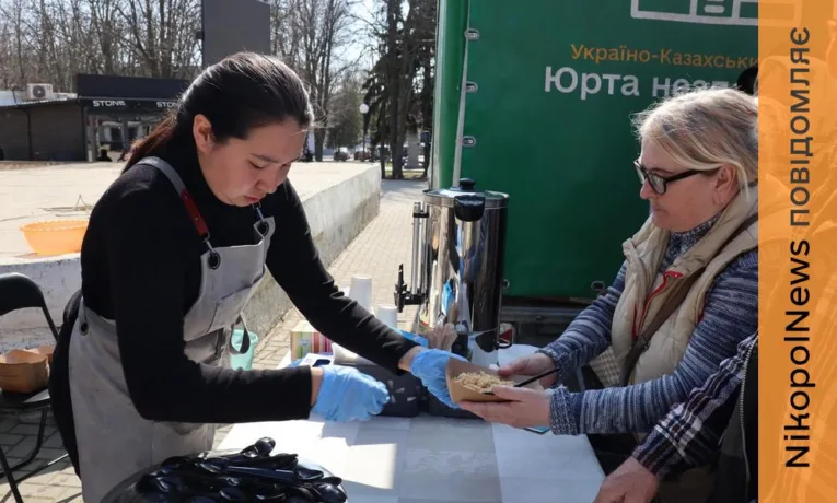 Кухня дружби: у Покрові приготували 500 порцій казахського плову