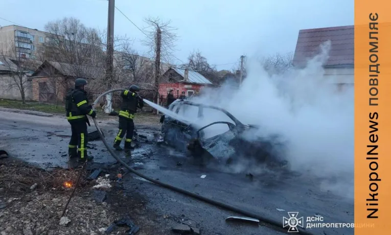 FPV-дрон влучив у легковий автомобіль в Нікополі: наслідки обстрілів Дніпропетровщини