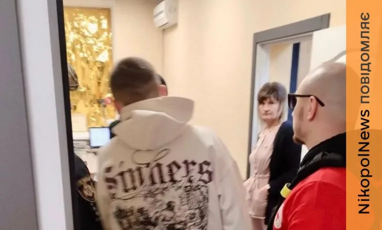 Волонтери Нікополя евакуювали пораненого під час обстрілу