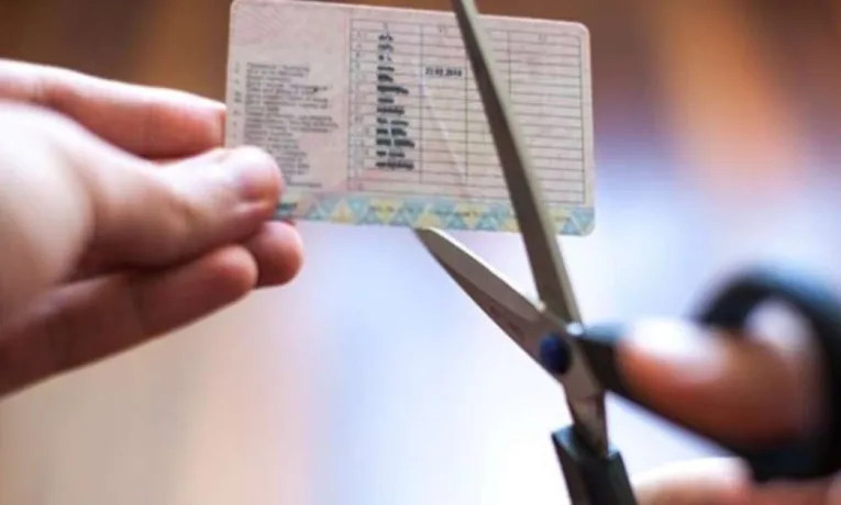 Коли можуть забрати водійські права під час війни