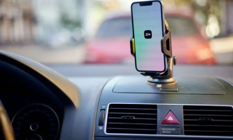 Сервіс перереєстрації авто в Дії тимчасово зупинив роботу