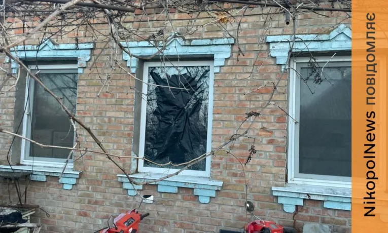 Нікопольщина і Синельниківщина під ударами ворога: поранена 71-річна жінка
