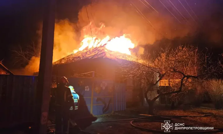Нічна пожежа на Дніпропетровщині забрала життя чоловіка