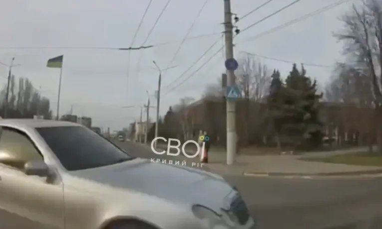 Некеровані машини збили дитину на тротуарі в Кривому Розі