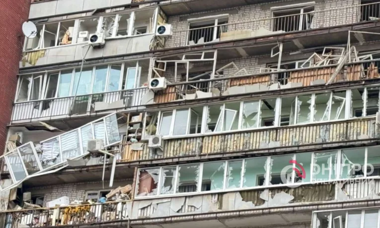 У Дніпрі пошкоджено багатоповерхівки та дитсадочків після російської атаки