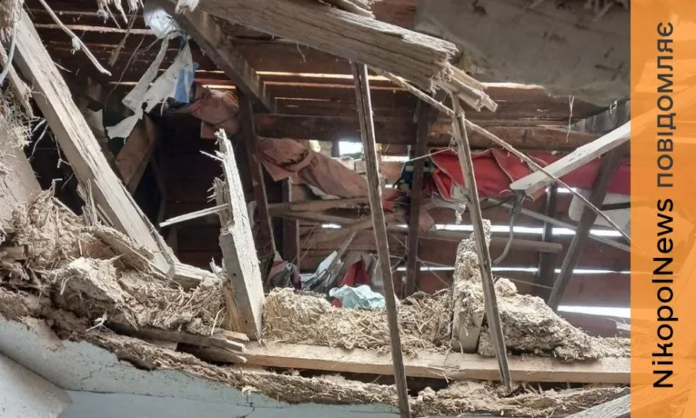 Ворог зруйнував будинок у Марганці під час нічного обстрілу