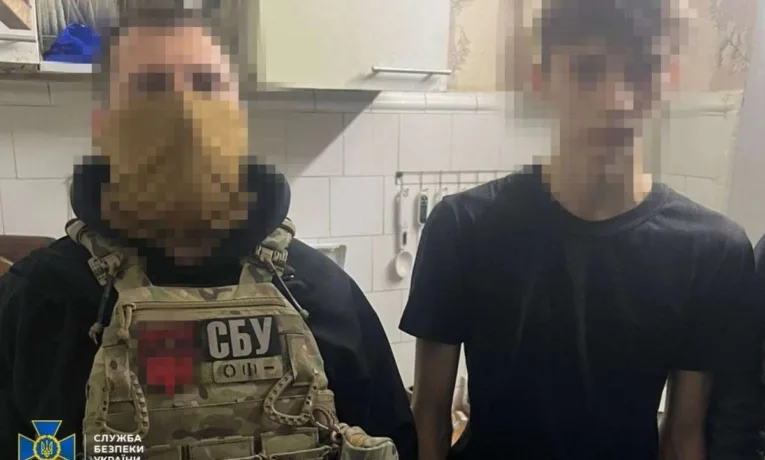 Неповнолітній коригував удари по Дніпру на замовлення власного батька-агента рф