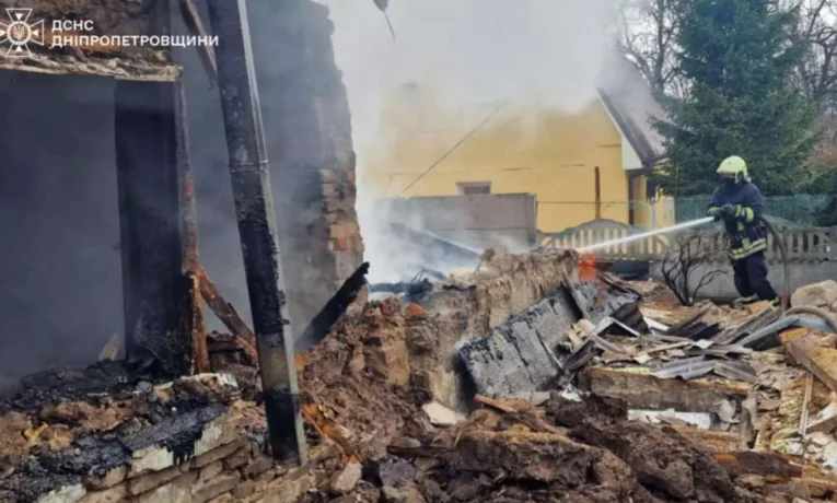 Над Чечелівським районом Дніпра здійнявся густий дим від пожежі