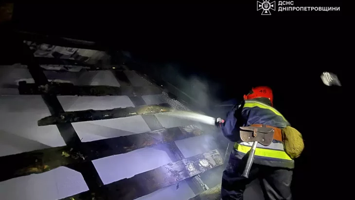 Пожежа у приватному секторі Синельникового: чоловік отримав опіки