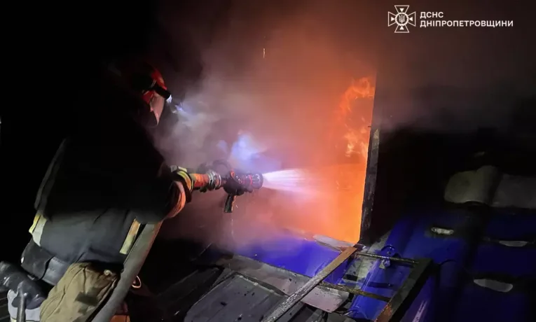 Чоловік постраждав внаслідок нічної пожежі на Дніпропетровщині