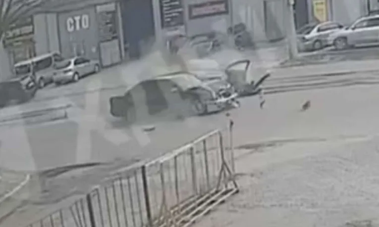 Серйозна ДТП на проспекті Хмельницького в Дніпрі: відео та подробиці