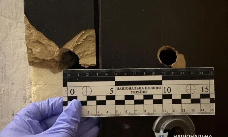 У Павлограді чоловік відкрив стрілянину у під’їзді через конфлікт із сусідом