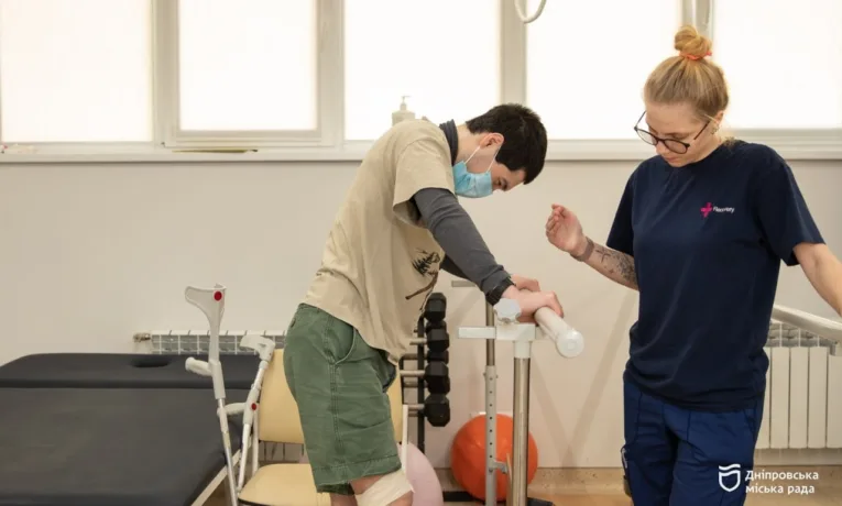 Мобільність покращилася, тепер я можу рухати стопою – захисник про прогрес у лікуванні в реабілітаційному центрі Дніпра