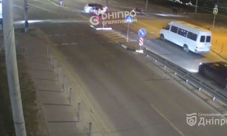 ДТП у Дніпрі: авто врізалось у мотоцикл на просп. Героїв