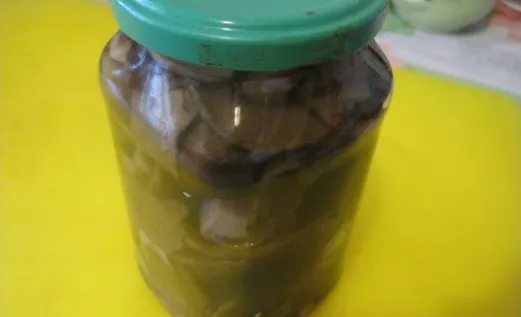 Отруєння консервами: чоловік потрапив до лікарні на Дніпропетровщині