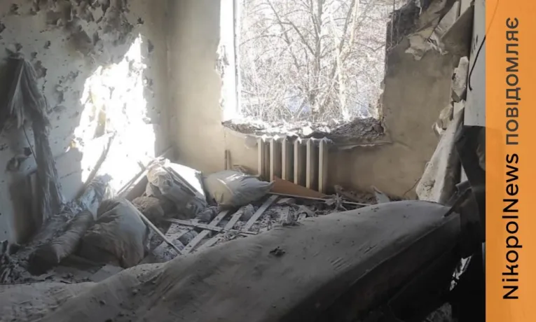 Наслідки обстрілів Нікополя та району: загиблий, троє поранених, пошкоджена адмінбудівля