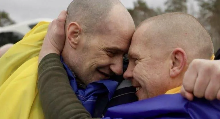 З полону додому: герої Дніпропетровщини повернулися до рідних