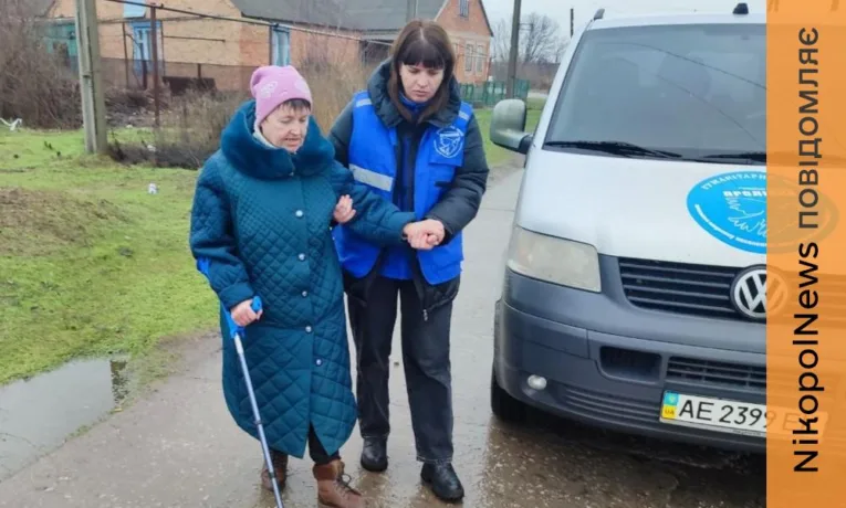 Евакуювалися з прифронтових сіл: у Марганці «Проліска» допомогла самотнім людям відновити документи