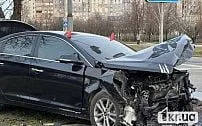 ДТП у Кривому Розі: авто вилетіло на тротуар
