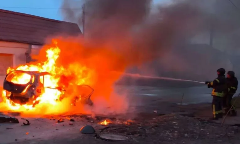 Загинули дві людини: ворог вдарив безпілотниками та артилерією по Дніпропетровщині