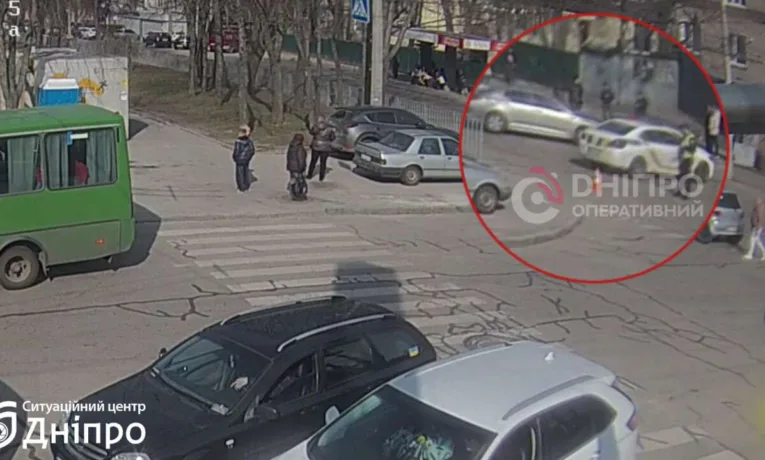 Поліція, перекритий рух та підозрілий предмет: що відбувалося на просп. Поля в Дніпрі