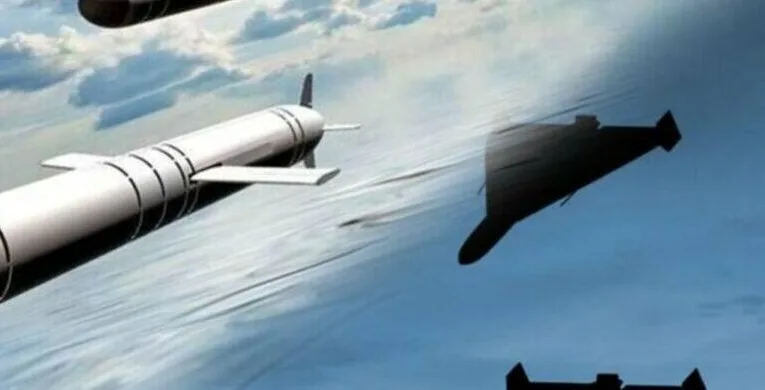 Вибухи у Дніпрі під час тривоги: що відбувається у небі