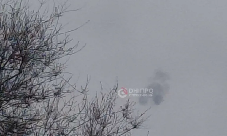 У Дніпрі пролунали вибухи: повітряна тривога оголошена о 06:34