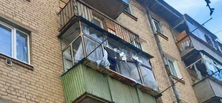 Поранено вісім людей: ворог атакував місто на Дніпропетровщині