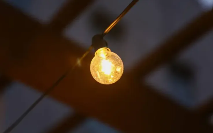 Світло почнуть вимикати до вечора: список знеструмлень у Дніпрі