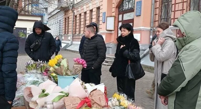Не купуйте ці квіти: у Дніпрі звернулись до мешканців
