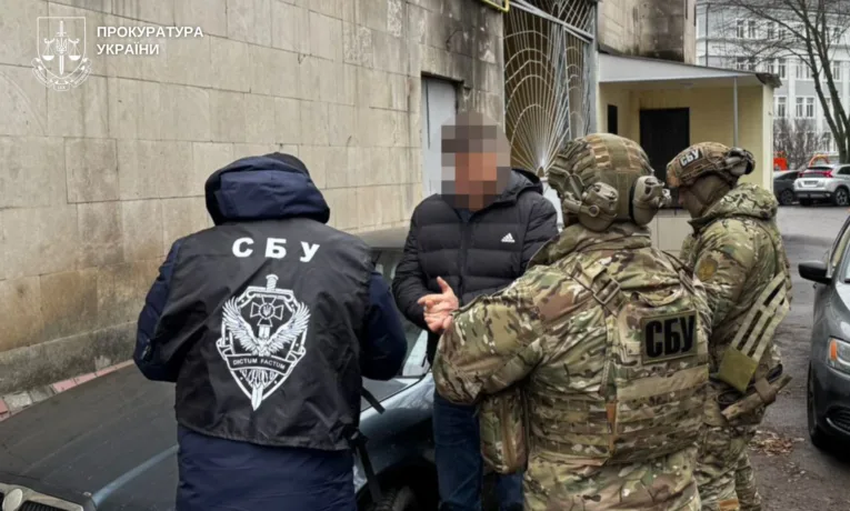 12 тис. доларів за втечу: у Дніпрі викрили схему переправлення чоловіків