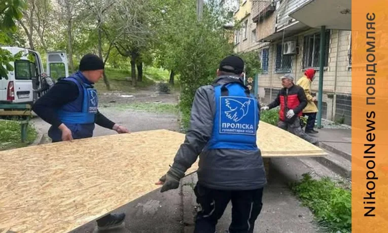 Понівечено 7 багатоповерхівок і поранено двох людей: у Нікополі надали допомогу постраждалим мешканцям