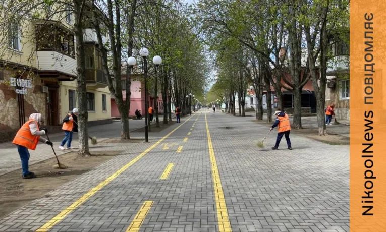 Комунальники Покрова дбають про благоустрій міста у квітні