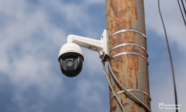У Дніпрі розширюють мережу відеонагляду та встановлюють нові засоби безпеки на дорогах