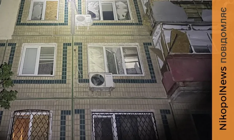 Нікополь та Дніпровський район піддалися ворожим атакам: пошкоджено багатоповерхівки, транспортне підприємство та сільські гр