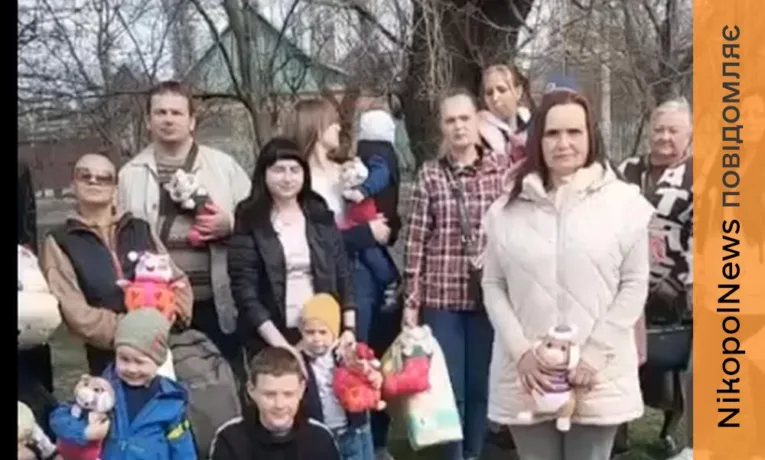 Мешканцям Нікополя видали допомогу для дітей від благодійників з Нідерландів
