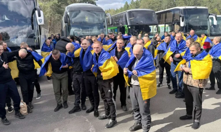 З російської неволі в Україну повернулися 193 захисники, серед них 22 - з Дніпропетровщини