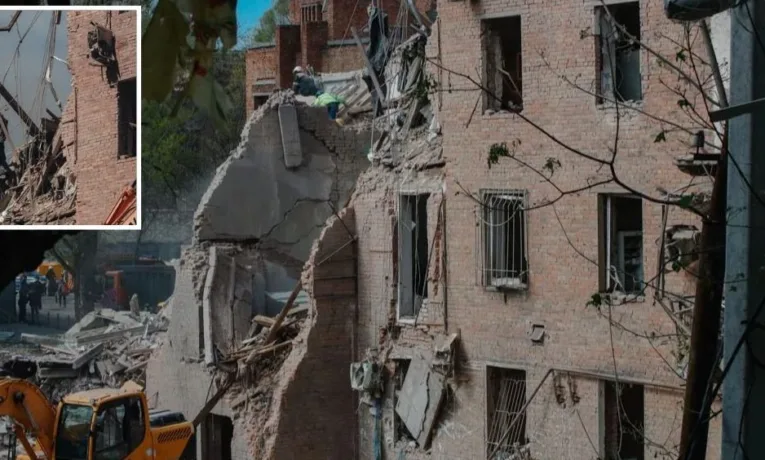 Удар по чотириповерховому будинку в Дніпрі: аварійно-рятувальні роботи завершилися