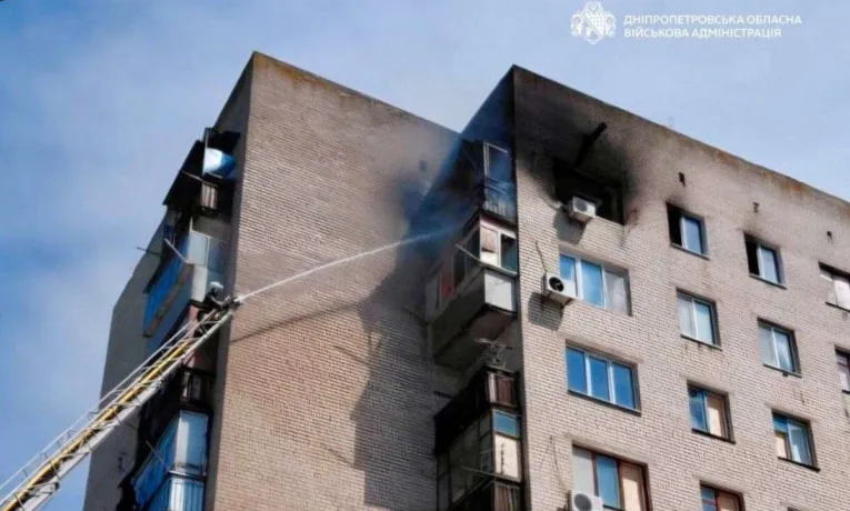 Ворог вгатив по трьох районах Дніпропетровщини: є постраждалі та багато руйнувань