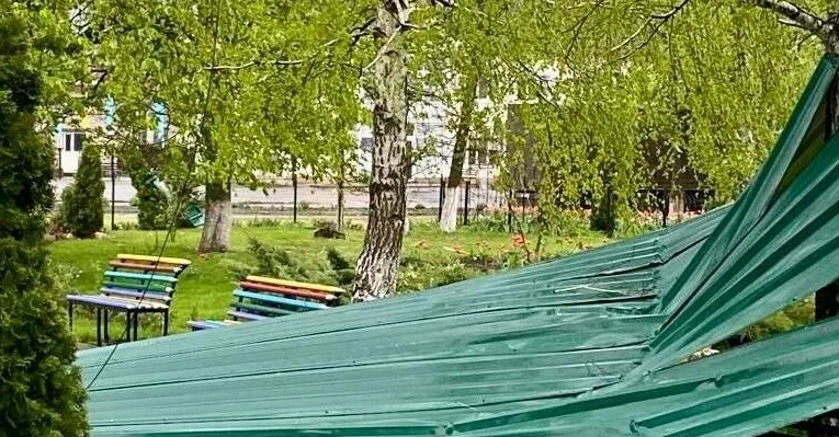 Негода залишає Дніпропетровщину у темряві: понад 160 тисяч абонентів без світла