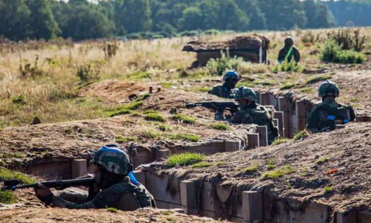 В Україні обговорюють ліміти для військових на позиціях