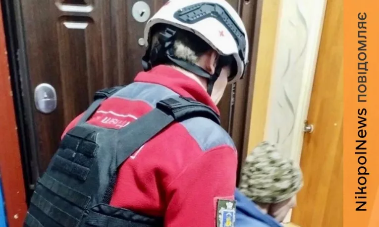 Волонтери Червоного Хреста допомогли маломобільному чоловіку у Нікополі