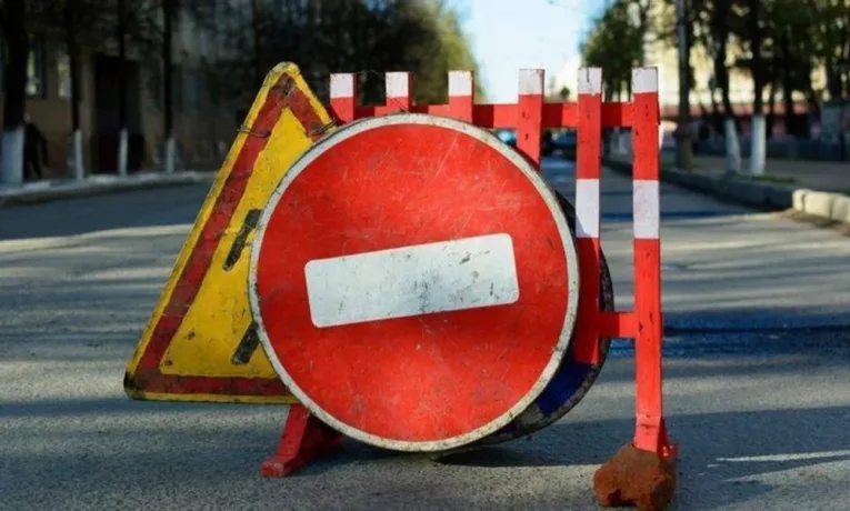 На лівому березі Дніпра на три місяці перекриють рух на двох великих вулицях